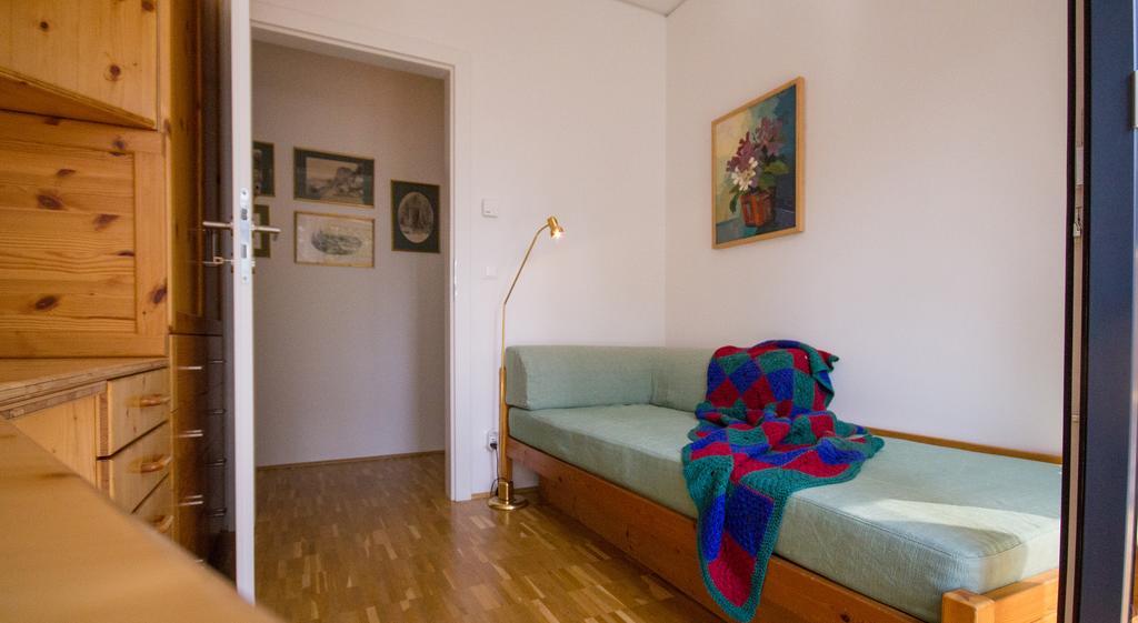 White Premium In Apartment Graz